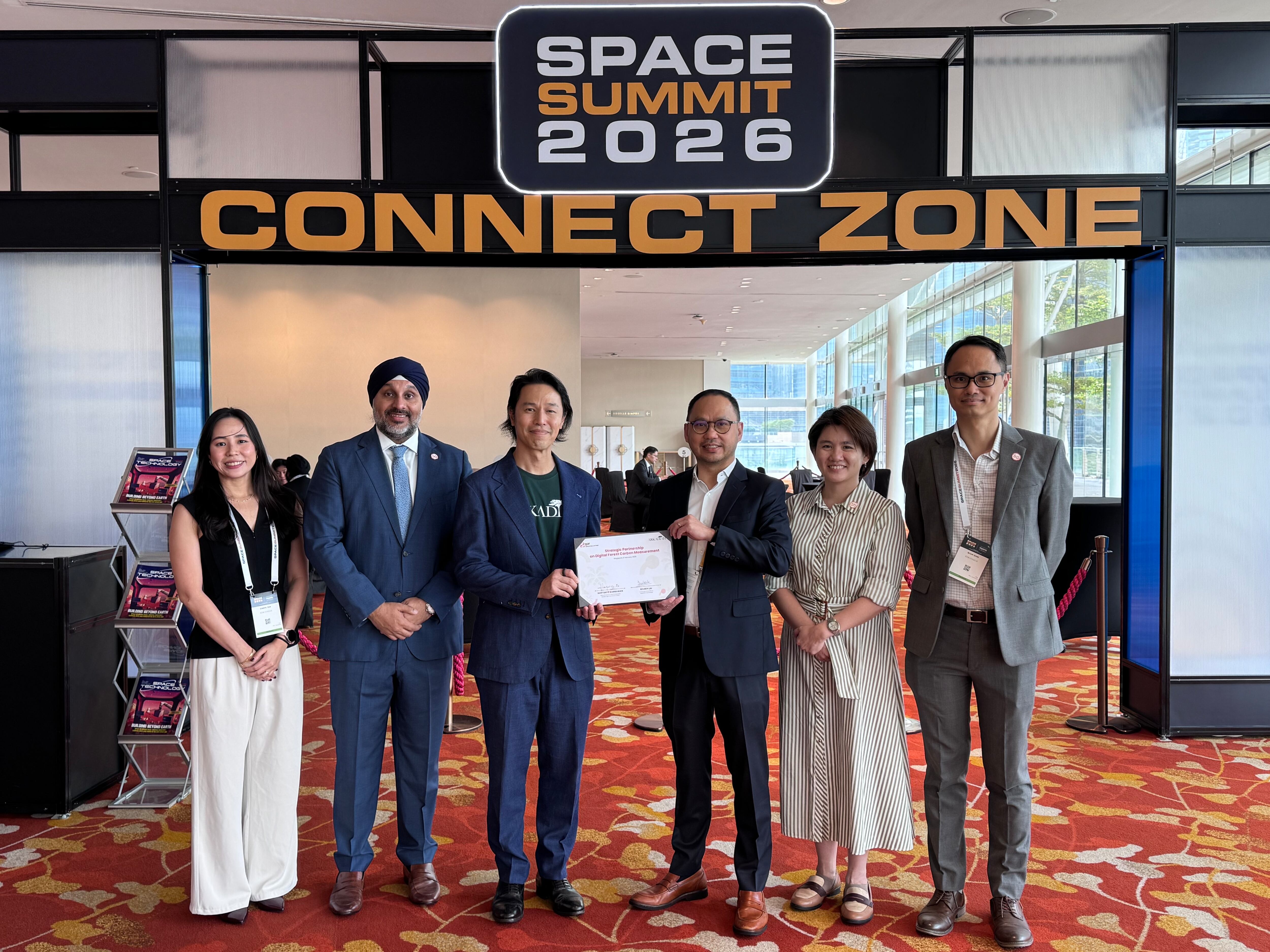 Golden Agri-Resources and Arkadiah today signed a five year agreement to advance forest carbon measurement for Southeast Asia.
Pictured left to right: Cheryl Tan, Senior Manager, EDB; Dalvir Singh, Director, OSTIn; Reuben Lai, CEO, Arkadiah Technology; Haryanto Kurniawan, Head of Carbon and Renewables, Golden Agri-Resources; Chen Yiwen, Vice President, EDB; Bin Boon Song, Assistant Vice President, EDB.