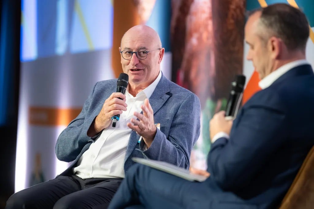 In a world shaped by geopolitical shocks, shifting trade blocs, and tightening budgets, adaptation is survival. Europe’s strength, argues Phil Hogan, lies in its ability to stay open to trade, invest in innovation, and ensure that the CAP continues to underpin both food and energy security.