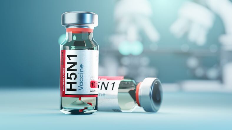 To what extent is vaccination against avian influenza increasing globally?