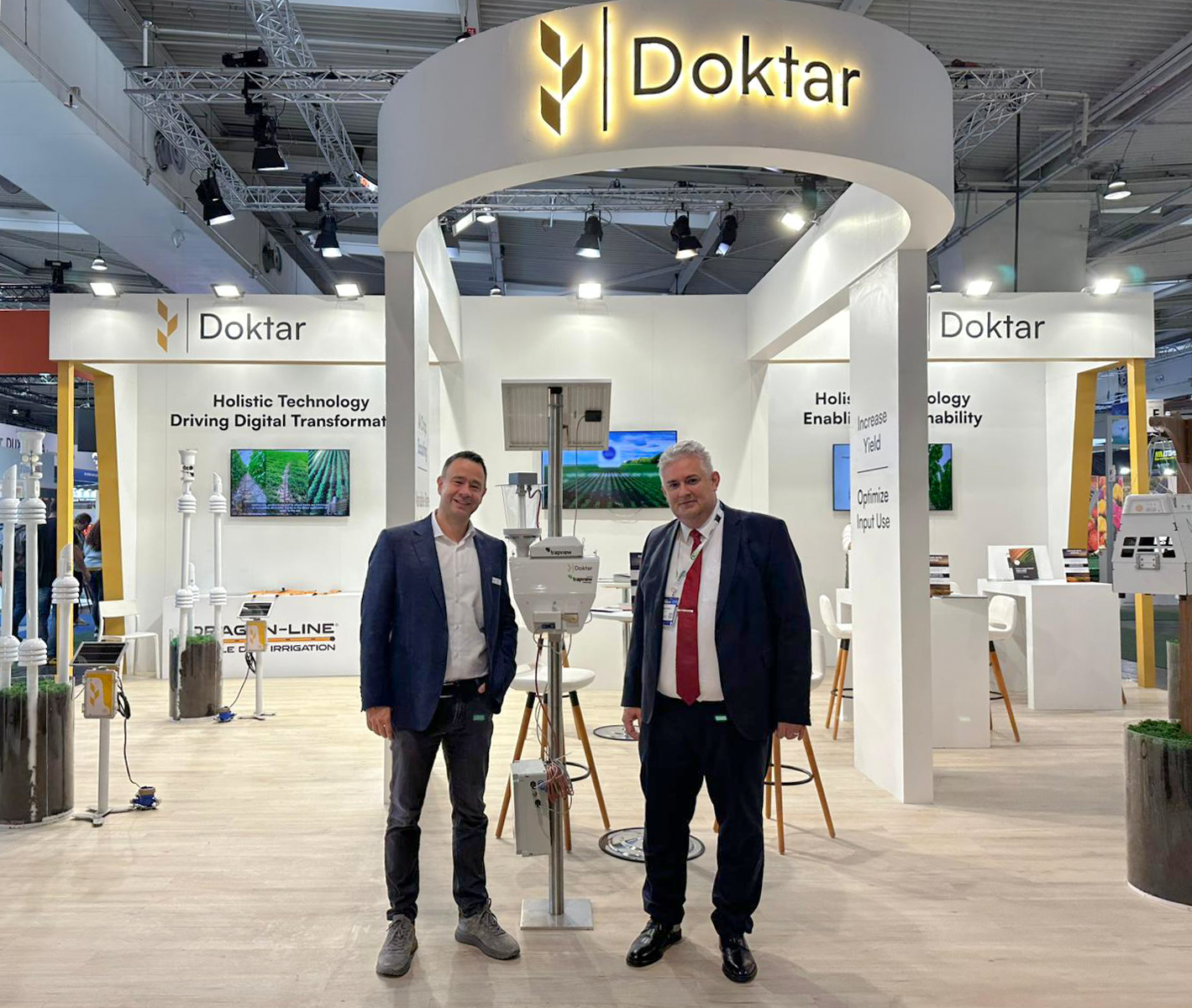 Selim Ucer, co-founder of Doktar (left) and Dejan Jančič and CEO of Trapview Group (right) at the recent Agritechnica 2025 show.